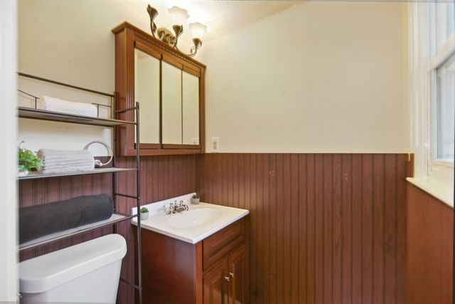 215 Patrick St, Estill Springs, TN 37330