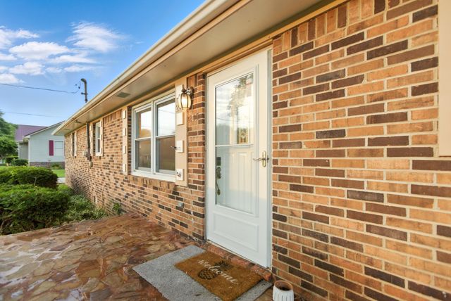 215 Patrick St, Estill Springs, TN 37330