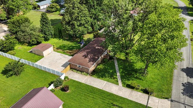 215 Patrick St, Estill Springs, TN 37330