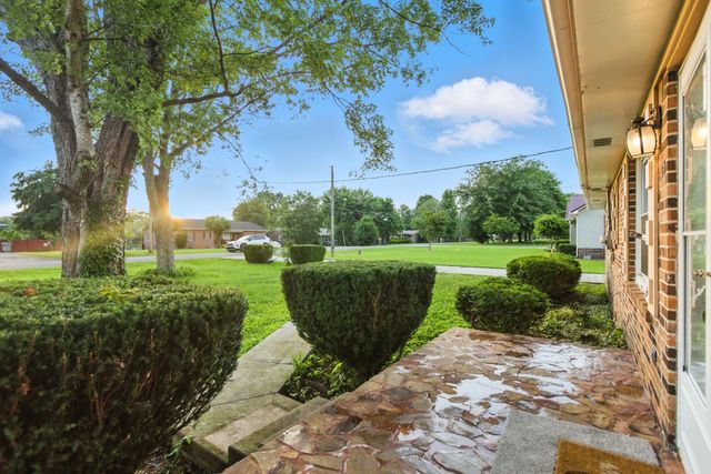 215 Patrick St, Estill Springs, TN 37330