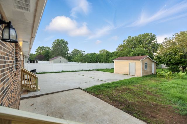 215 Patrick St, Estill Springs, TN 37330