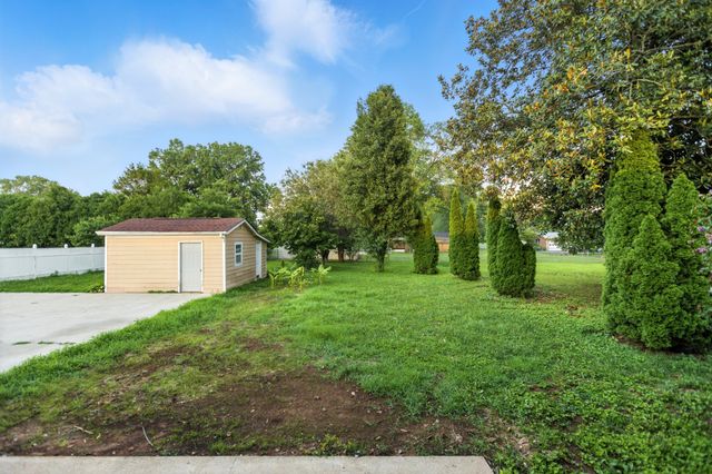 215 Patrick St, Estill Springs, TN 37330