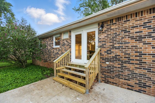 215 Patrick St, Estill Springs, TN 37330