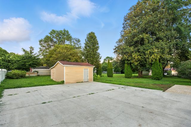 215 Patrick St, Estill Springs, TN 37330