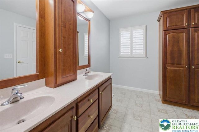 727 Kykuit Place, Forks Twp, PA 18040