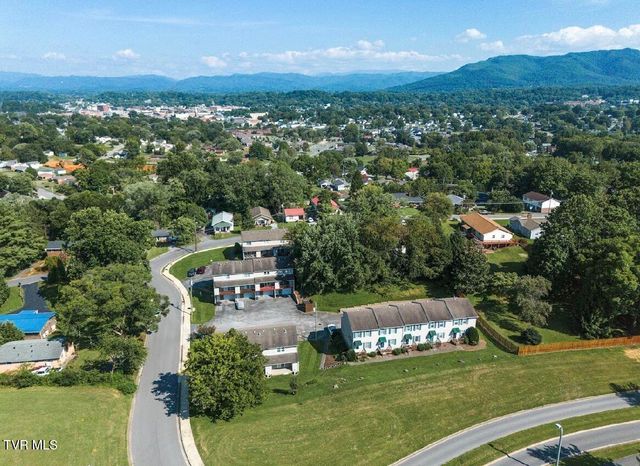 613 Spring Hill Road Apt 13, Johnson City, TN 37604