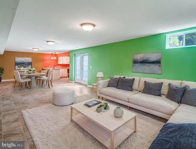 5 CHET ATKINS CT, Fredericksburg, VA 22405