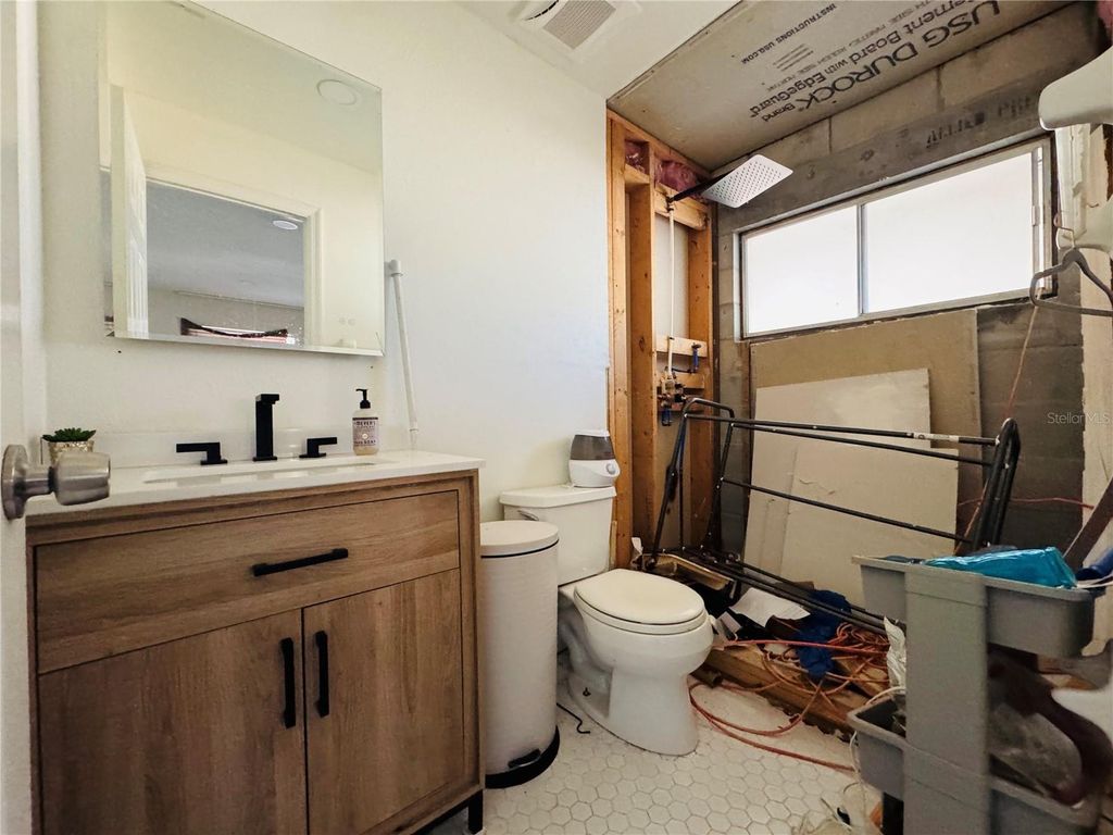 Image 13 of property listing at 2360 CAPTAIN DRIVE, Deltona, FL 32738