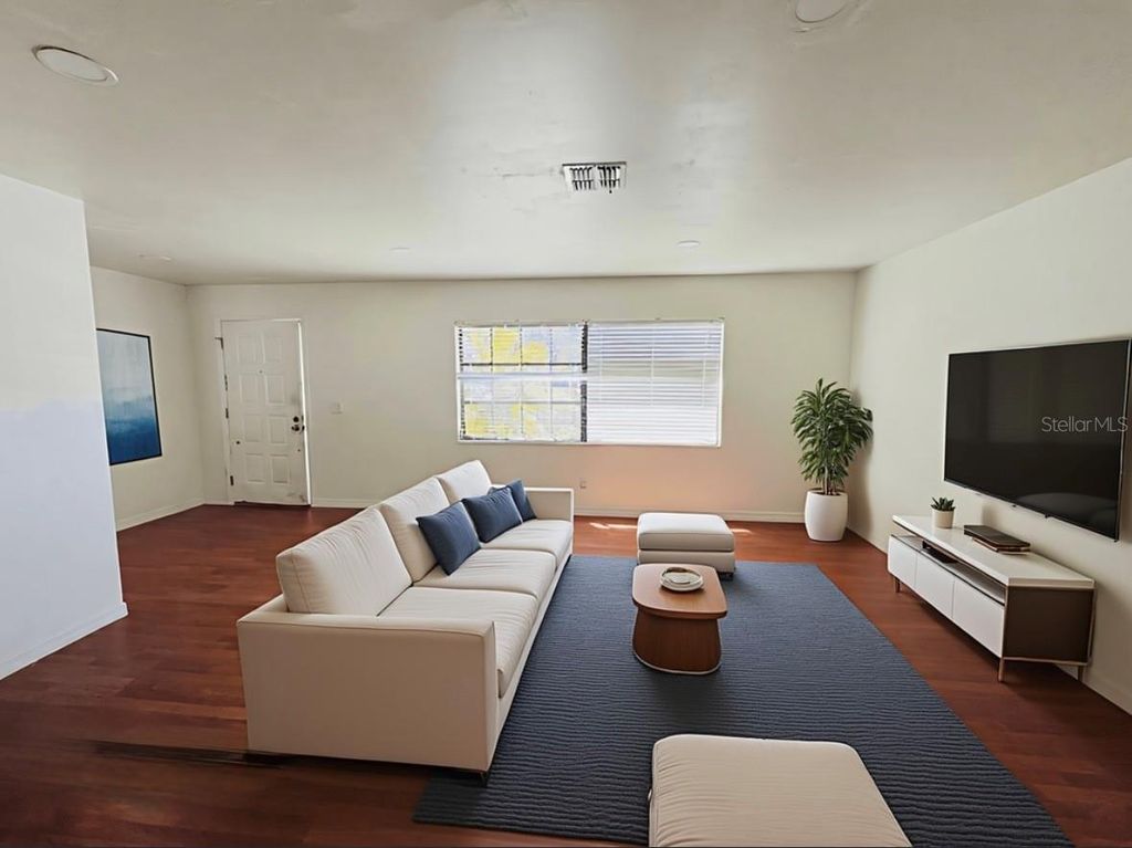 Image 3 of property listing at 2360 CAPTAIN DRIVE, Deltona, FL 32738