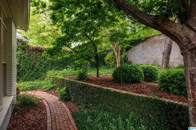 3136 WELLINGTON PARKWAY, Vestavia Hills, AL 35243