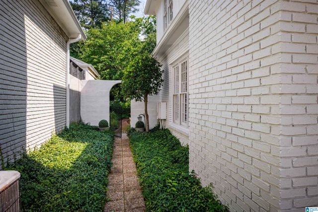 3136 WELLINGTON PARKWAY, Vestavia Hills, AL 35243