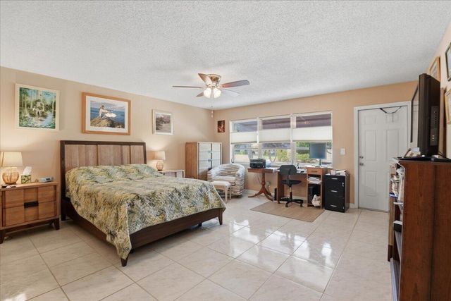 1172 S Drive Circle B, Delray Beach, FL 33445