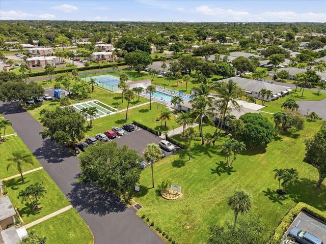 1172 S Drive Circle B, Delray Beach, FL 33445