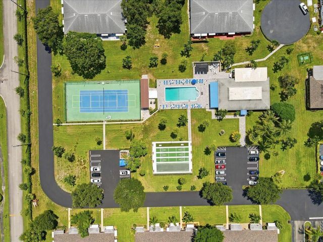 1172 S Drive Circle B, Delray Beach, FL 33445