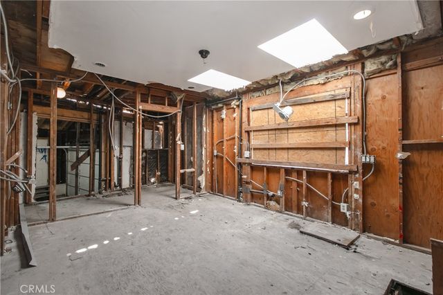 19448 Kittridge, Reseda, CA 91335