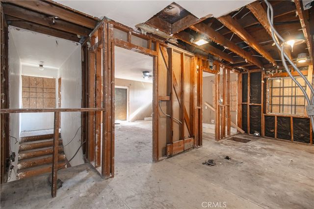 19448 Kittridge, Reseda, CA 91335