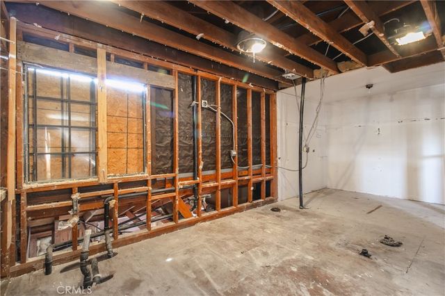 19448 Kittridge, Reseda, CA 91335