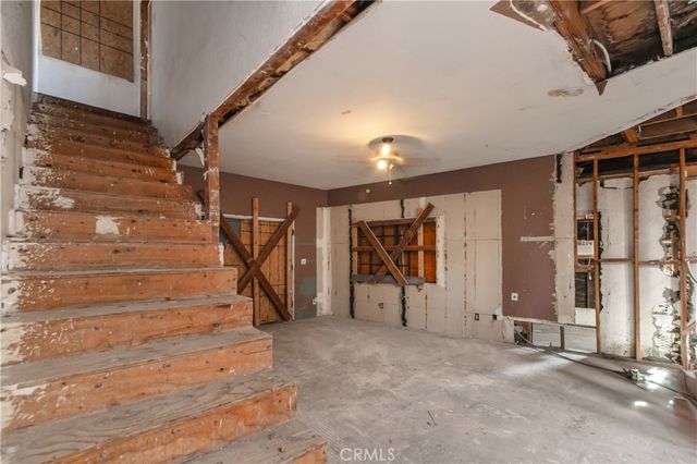 19448 Kittridge, Reseda, CA 91335