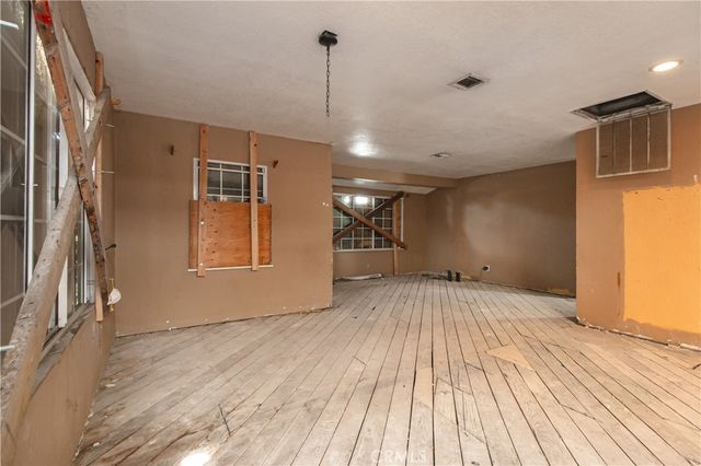 19448 Kittridge, Reseda, CA 91335