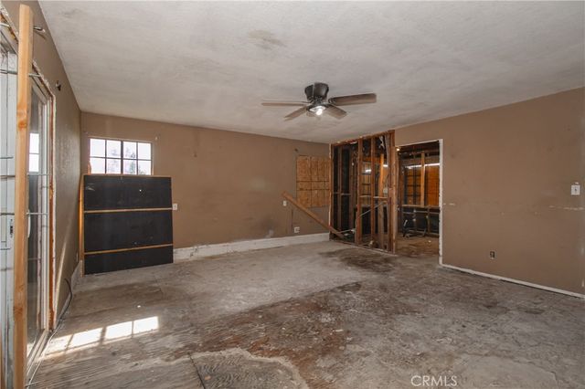 19448 Kittridge, Reseda, CA 91335