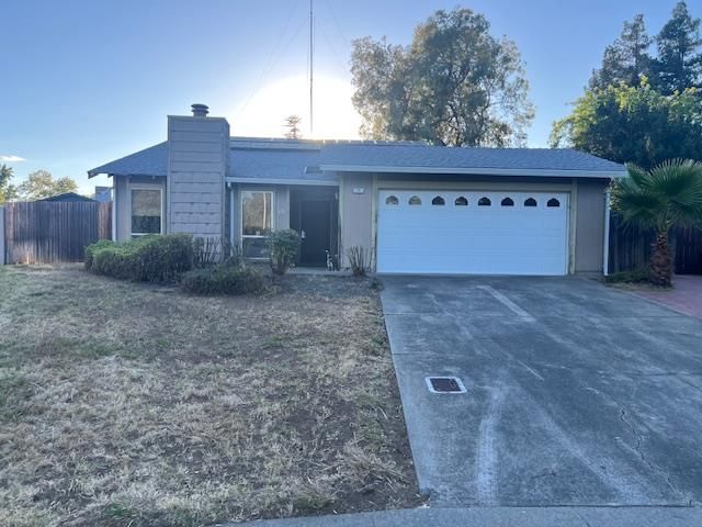 15 Governors Ct, Sacramento, CA 95817