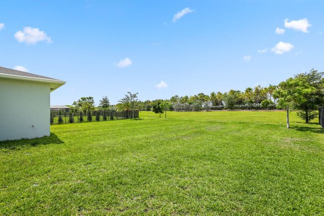 660 Hookline Circle, Loxahatchee, FL 33470