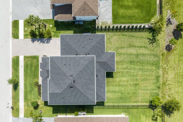 660 Hookline Circle, Loxahatchee, FL 33470