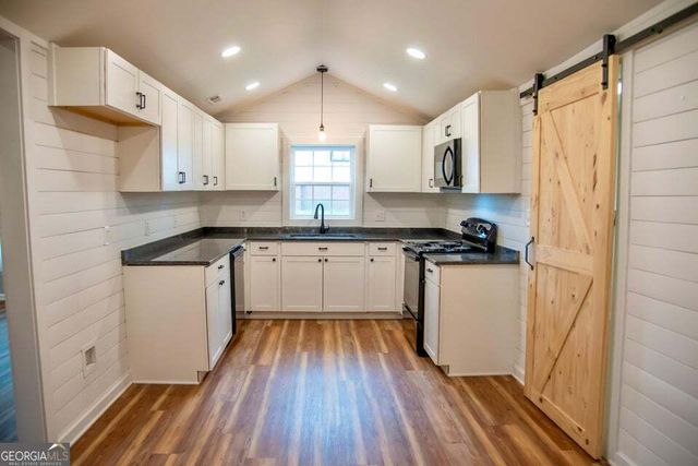 35 Marsh Avenue, Trion, GA 30753