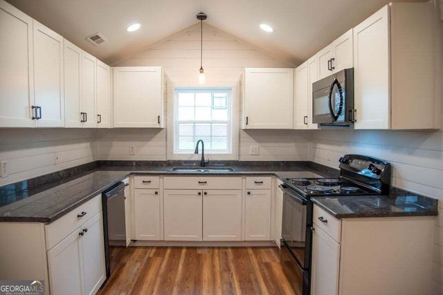 35 Marsh Avenue, Trion, GA 30753