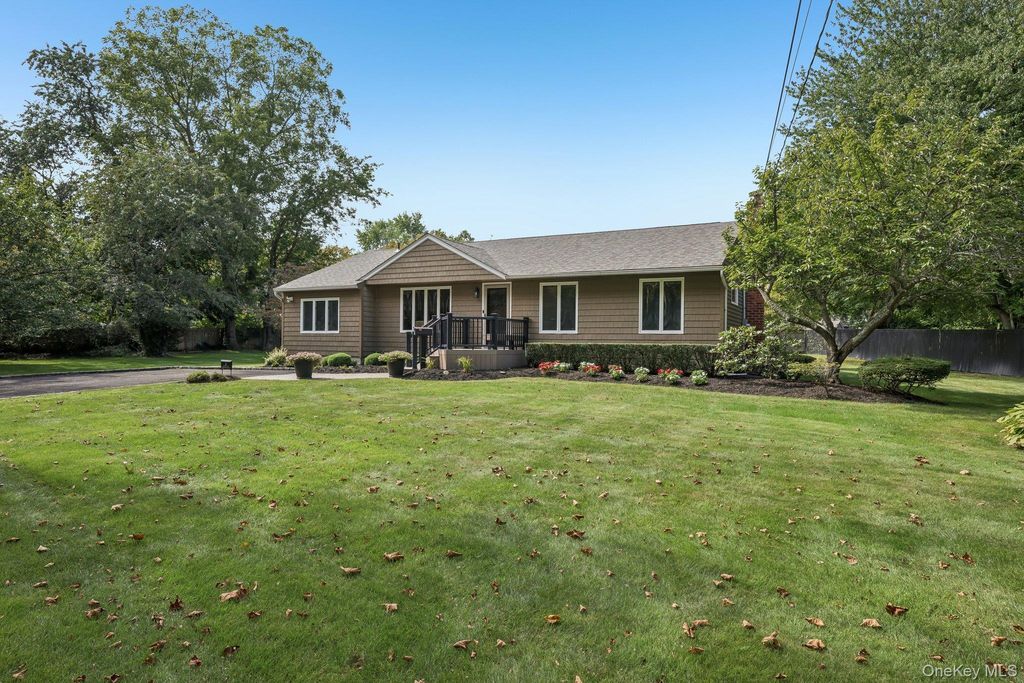 18 Gunther Drive, East Northport, NY 11731 — photo 2