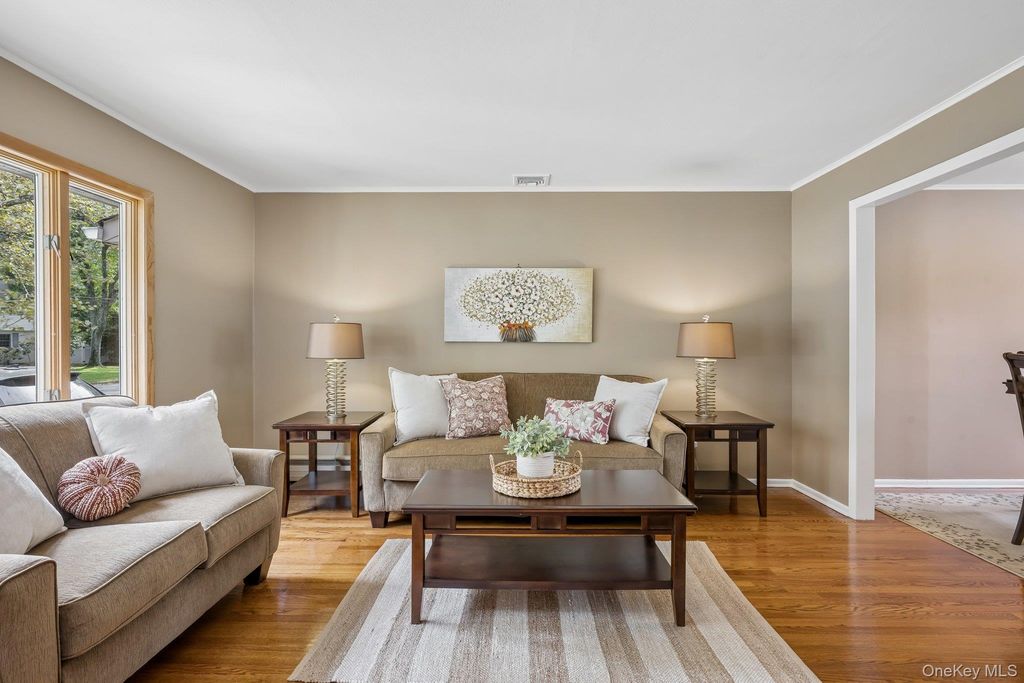 18 Gunther Drive, East Northport, NY 11731 — photo 3