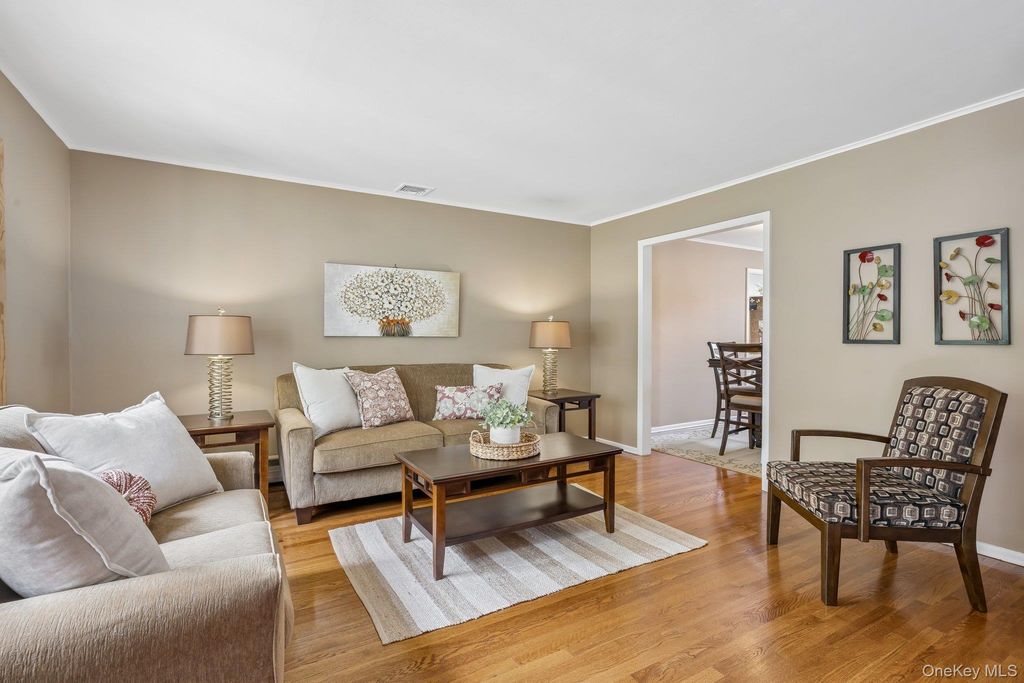 18 Gunther Drive, East Northport, NY 11731 — photo 4