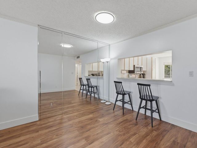 7292 S Devon Drive 302, Tamarac, FL 33321