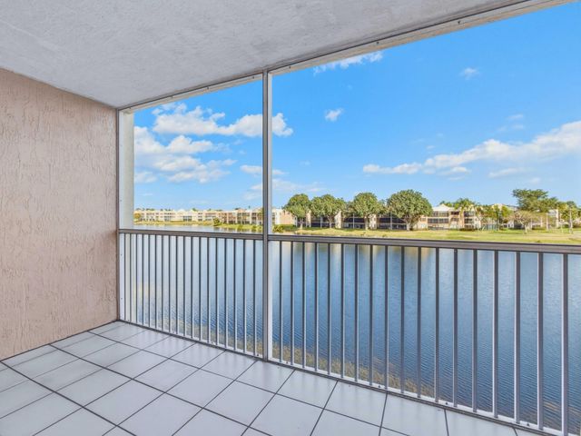 7292 S Devon Drive 302, Tamarac, FL 33321