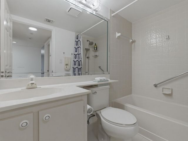 7292 S Devon Drive 302, Tamarac, FL 33321