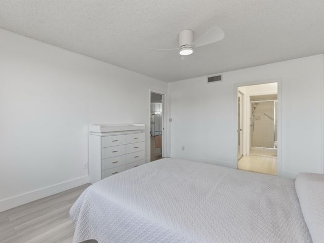 7292 S Devon Drive 302, Tamarac, FL 33321