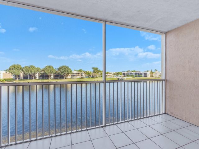 7292 S Devon Drive 302, Tamarac, FL 33321