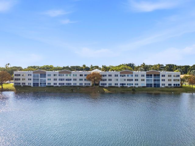 7292 S Devon Drive 302, Tamarac, FL 33321