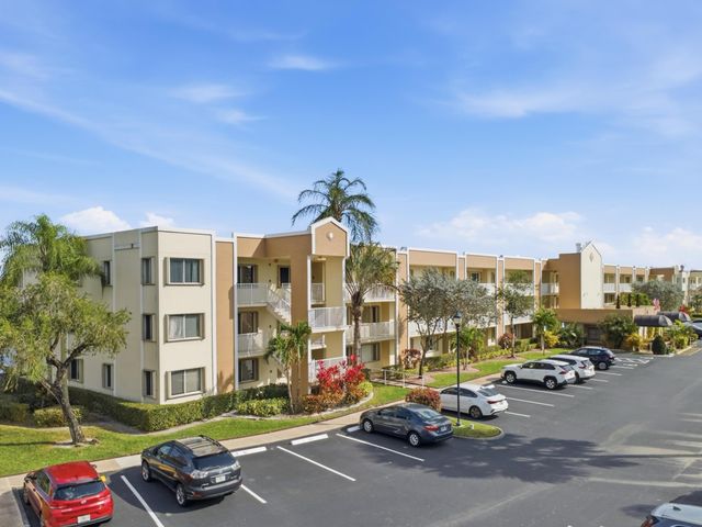 7292 S Devon Drive 302, Tamarac, FL 33321