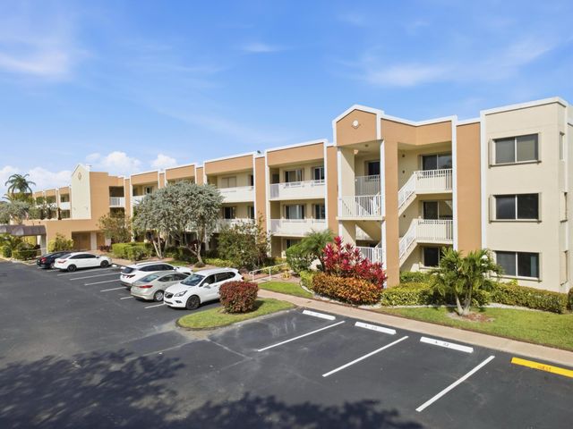 7292 S Devon Drive 302, Tamarac, FL 33321