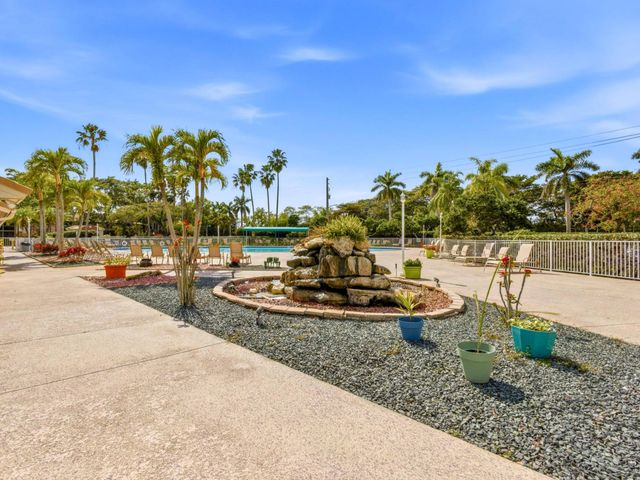 7292 S Devon Drive 302, Tamarac, FL 33321