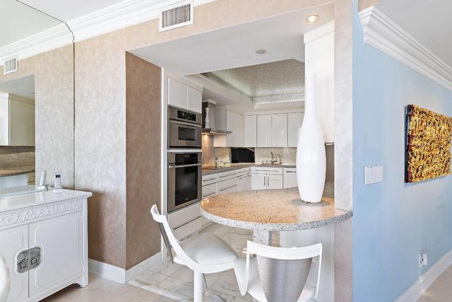 100 Lakeshore Drive 1056, North Palm Beach, FL 33408