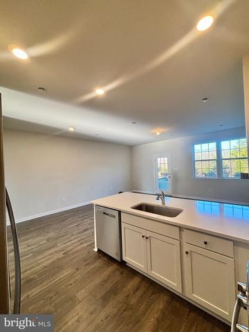 189 MAZZEO DR, Glassboro, NJ 08028