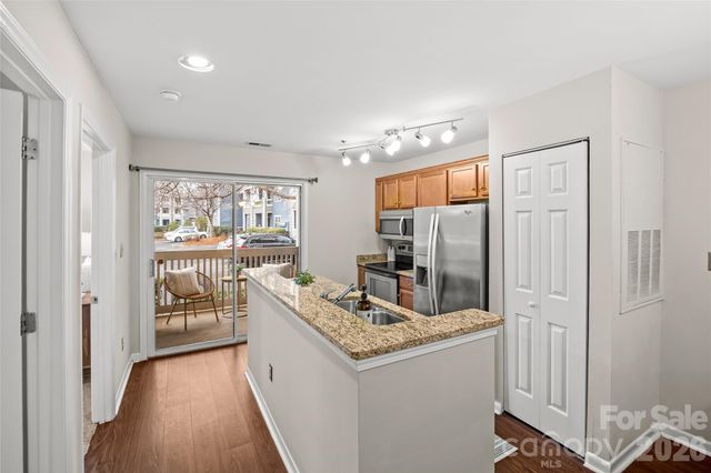 2210 Sumner Green Avenue M, Charlotte, NC 28203