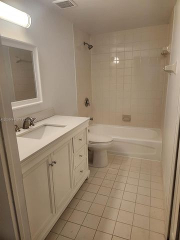 7085 Nova Drive 102, Davie, FL 33317
