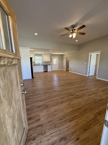 77 Dukes Park Rd, Summertown, TN 38483