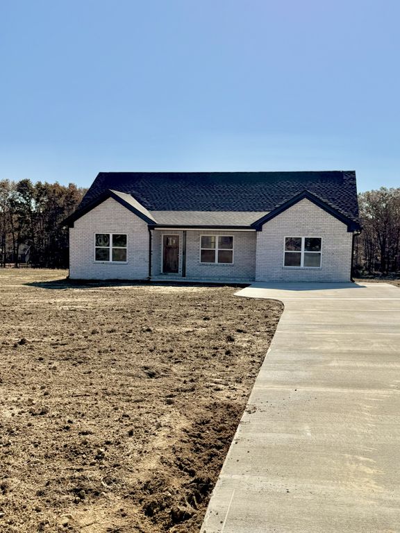 77 Dukes Park Rd, Summertown, TN 38483