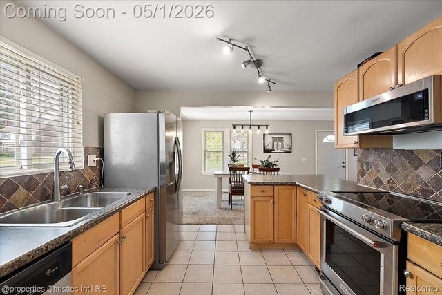 1691 Catalpa Drive, Berkley, MI 48072