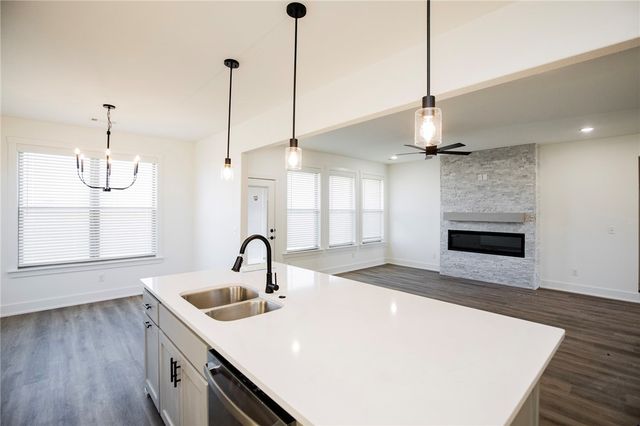 6806 SW Orange Avenue, Bentonville, AR 72713