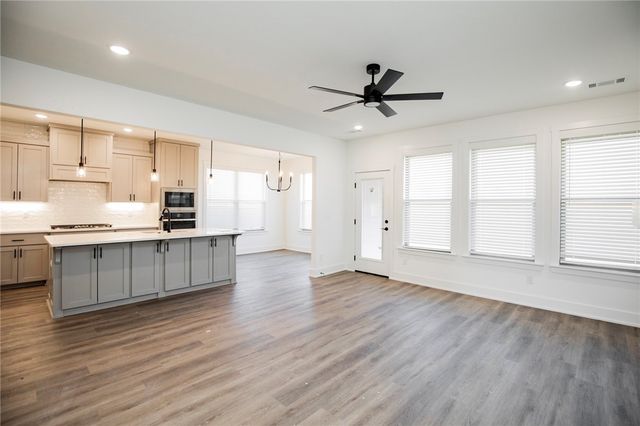 6806 SW Orange Avenue, Bentonville, AR 72713